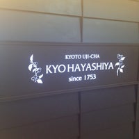 Photo taken at 京はやしや 羽田空港国際線ターミナル店 by Hamco on 7/14/2012