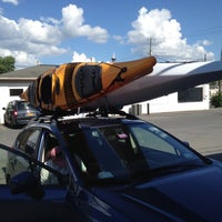 รูปภาพถ่ายที่ Puddledockers Kayak Shop โดย PurpleDog F. เมื่อ 6/23/2012