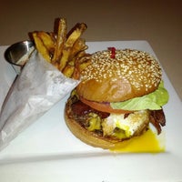 2/1/2012にGiancarlo S.がH Burgerで撮った写真