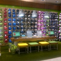 crocs moa store