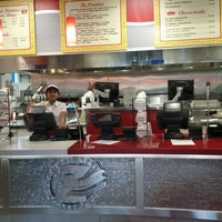 5/24/2012にPrime O.がZ-Burgerで撮った写真
