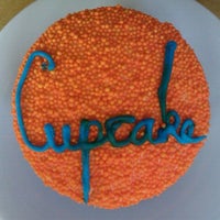 รูปภาพถ่ายที่ Cupcake โดย Deb F. เมื่อ 10/7/2011