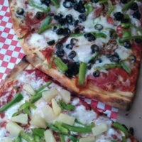 รูปภาพถ่ายที่ New York Pizza and Pasta โดย Carlos V S. เมื่อ 10/5/2011