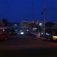 Photo taken at สถานีตำรวจนครบาลศาลาแดง by 🎏🎋Jean🎋🎏 on 3/16/2012
