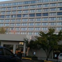 Foto tomada en Wyndham Hotel Tulsa  por Laura N. el 9/19/2011