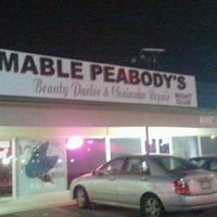 Das Foto wurde bei Mable Peabody&amp;#39;s Beauty Parlor and Chainsaw Repair von Bowtie P. am 12/3/2011 aufgenommen