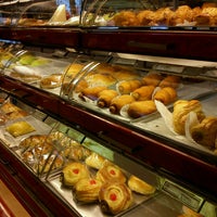 Review Holland Bakery