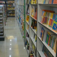 Photo taken at Popular Bookstore by Wee Meng on 5/21/2012