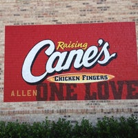 Снимок сделан в Raising Cane&amp;#39;s Chicken Fingers пользователем Jessica S. 5/21/2012
