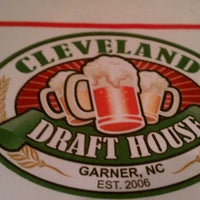 Foto scattata a Cleveland Draft House da Shawn W. il 1/18/2012