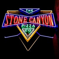 Photo taken at Stone Canyon Pizza - Parkville by Jeffrey D. on 9/8/2011
