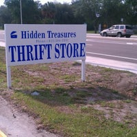 Photo prise au Hidden Treasures Thrift Shop inc. par Jr R. le5/30/2012