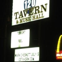 Foto tomada en The 120 Tavern &amp;amp; Music Hall  por Greg H. el 7/4/2012