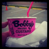 Снимок сделан в Bobby&#39;s Frozen Custard пользователем Dustin M. 7/8/2012