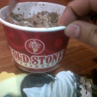 Photo taken at Cold Stone Creamery by kino g. on 2/27/2011