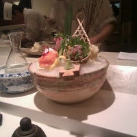 Foto tirada no(a) Sushi Zen por Ilya T. em 12/20/2011