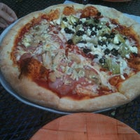 Снимок сделан в Mojo Pizza n&amp;#39; Pub пользователем Boris T. 4/13/2012