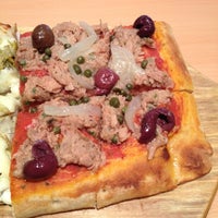 Das Foto wurde bei Pizza By La Grolla von Damian C. am 1/5/2012 aufgenommen
