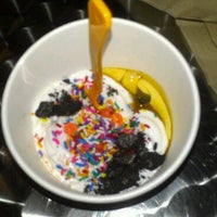 รูปภาพถ่ายที่ Orange Leaf Yogurt โดย Marisa C. เมื่อ 6/3/2012