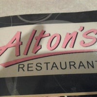 Photo prise au Alton&#39;s Restaurant par ICYUNV C. le3/8/2012