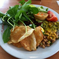 Foto diambil di Apfel Restaurante Vegetariano oleh Yuri A. pada 6/2/2012