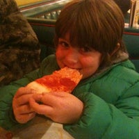 รูปภาพถ่ายที่ Second Street Pizza โดย Jen d. เมื่อ 12/12/2011