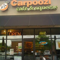 Foto diambil di Carpoozi Cafe and Squeeze oleh Donna T. pada 4/4/2012