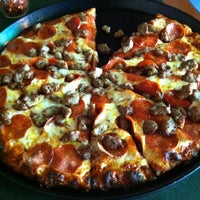 Photo taken at Round Table Pizza by Yosemite H. on 7/30/2012