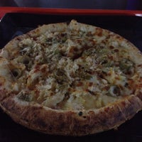 2/17/2012 tarihinde Grasiela K.ziyaretçi tarafından Pizza Petit'de çekilen fotoğraf