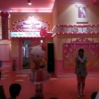 Photo taken at Hello Kitty&amp;#39;s Kawaii Paradise by 自由児 吉. on 9/11/2011