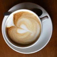 รูปภาพถ่ายที่ Brewsmiths Coffee &amp;amp; Tea โดย Erin P. เมื่อ 9/14/2011