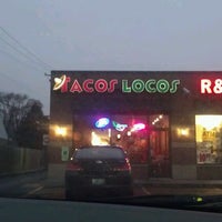 รูปภาพถ่ายที่ Tacos Locos โดย Ram E. เมื่อ 12/21/2011