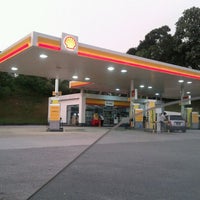 Foto scattata a Shell da Ahmas Z. il 3/21/2012