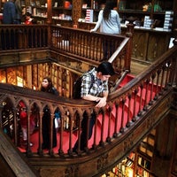 Das Foto wurde bei Livraria Lello von Doris C. am 7/13/2012 aufgenommen