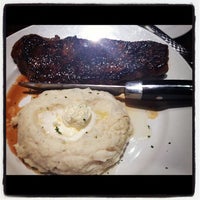 Photo taken at LongHorn Steakhouse by Linda L. on 8/22/2012