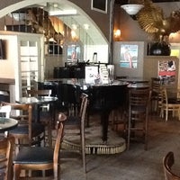 Das Foto wurde bei Paradise Bar &amp; Restaurant von Paradise am 5/22/2012 aufgenommen