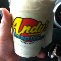 Foto tirada no(a) Andy&amp;#39;s Frozen Custard por Hillary G. em 6/19/2012
