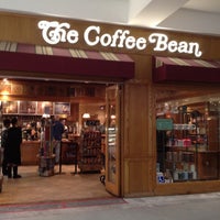 Photo prise au The Coffee Bean &amp;amp; Tea Leaf par LoveLilyStarGazers le2/17/2012