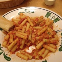 Photo taken at Olive Garden by Billie M. on 6/26/2012