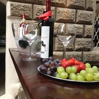 6/11/2012 tarihinde Dario D.ziyaretçi tarafından Wine Bar Basement'de çekilen fotoğraf