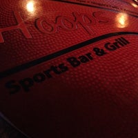 Foto tomada en Hoops Sports Bar &amp;amp; Grill- Aventura  por Allen R. el 5/6/2012