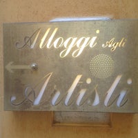Photo taken at Alloggi Agli Artisti Hotel Venice by Guendalina B. on 9/6/2012