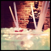 8/25/2012 tarihinde Milena B.ziyaretçi tarafından Sake Bombers Lounge'de çekilen fotoğraf