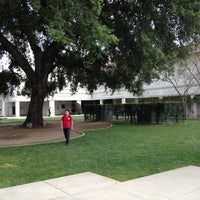 4/5/2012にPnawledgeがUniversity of La Verne Wilson Libraryで撮った写真
