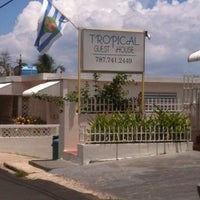 Foto tirada no(a) Tropical Guest House por Enid C. em 5/7/2012