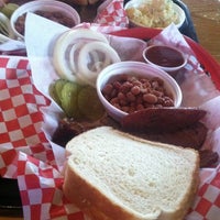 Photo taken at Porky&amp;#39;s Burgers &amp;amp; More by Yaneth R. on 8/28/2012