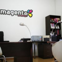 รูปภาพถ่ายที่ Magenta In Design โดย Matina K. เมื่อ 6/14/2011