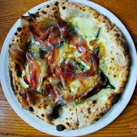 5/12/2012 tarihinde Burger Daysziyaretçi tarafından Pizzeria Orso'de çekilen fotoğraf