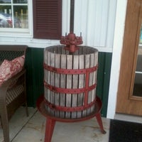 Das Foto wurde bei Niagara Landing Wine Cellars von Astoriawinediva am 7/18/2012 aufgenommen