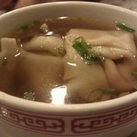 Снимок сделан в Four Seasons Chinese Restaurant пользователем Teresa V. 9/24/2011